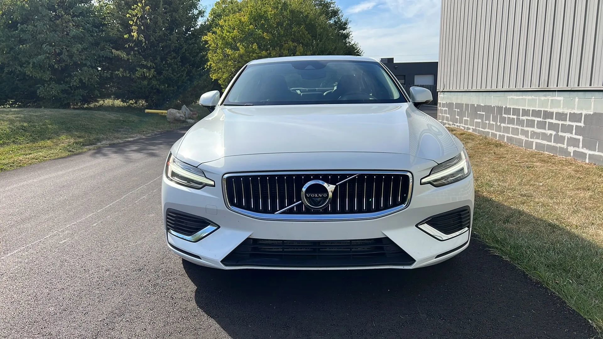 Used 2021 Volvo S60 T8 Inscription image 2