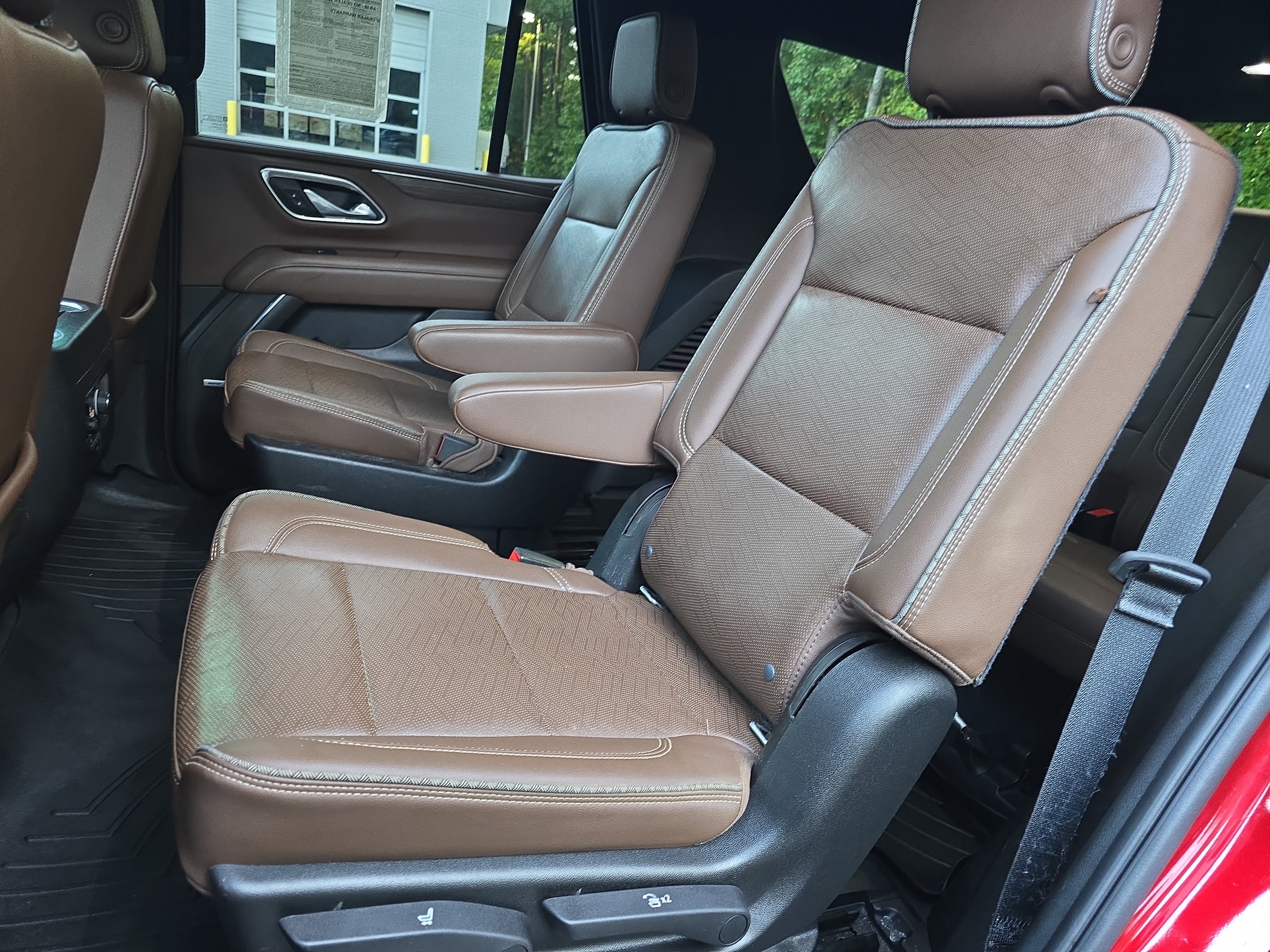 Used 2021 Chevrolet Tahoe High Country w/ Premium Package AWD/4WD image 16