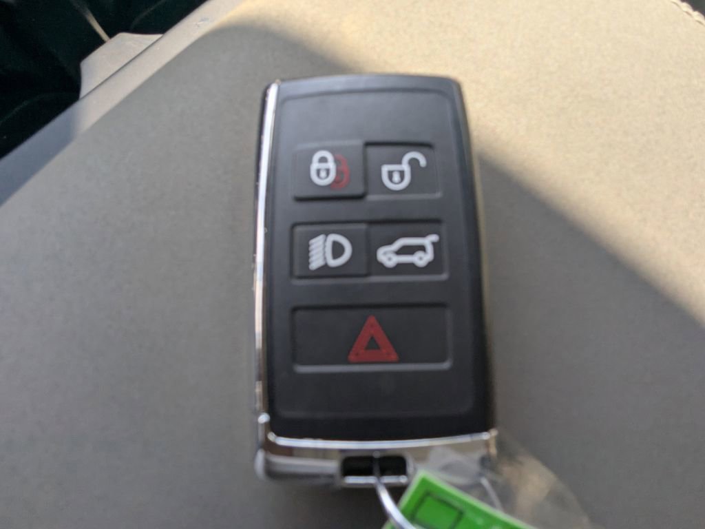 Used 2023 Land Rover Defender 110 X-Dynamic SE image 24