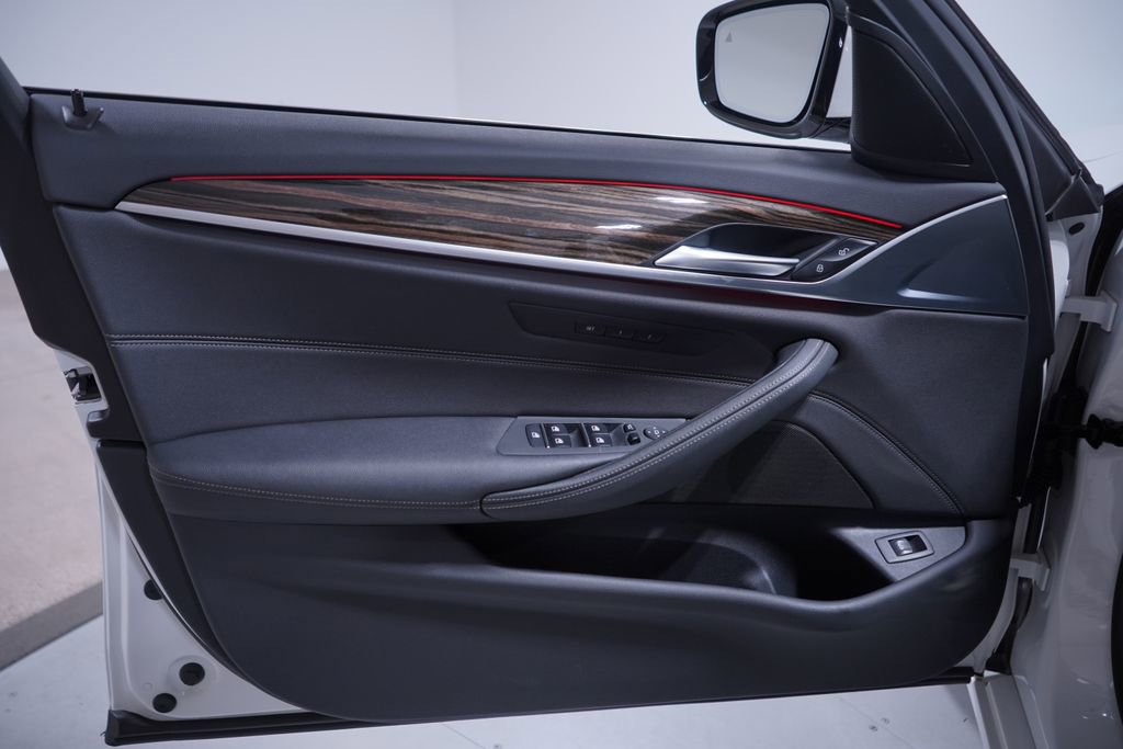 Used 2022 BMW 530i w/ Convenience Package image 16