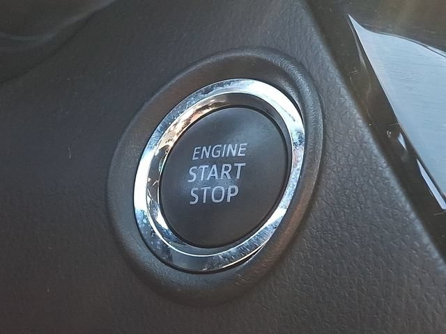 Used 2022 Toyota C-HR XLE FWD image 25