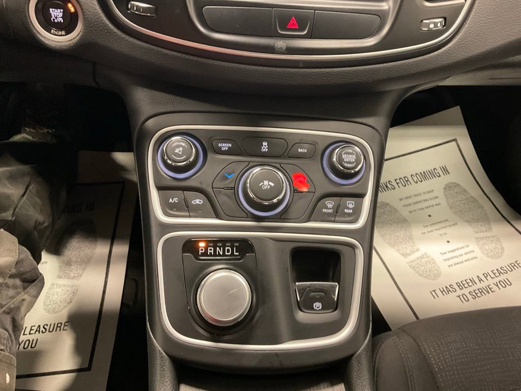 Used 2016 Chrysler 200 Limited image 10