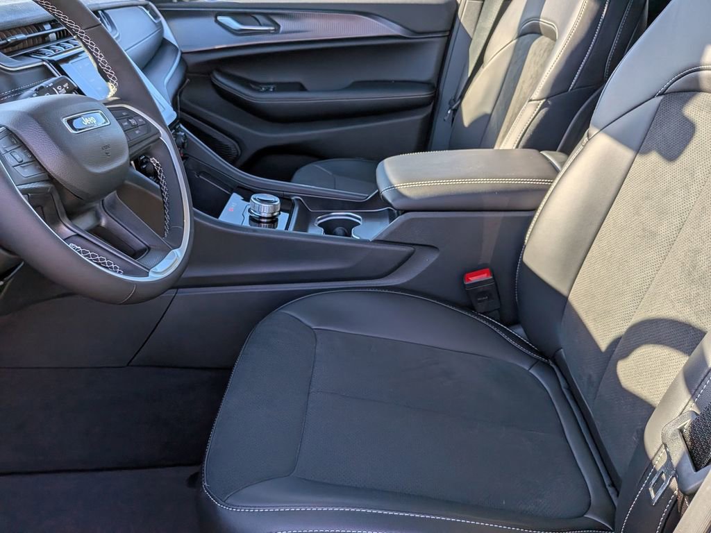 New 2025 Jeep Grand Cherokee L Altitude image 16
