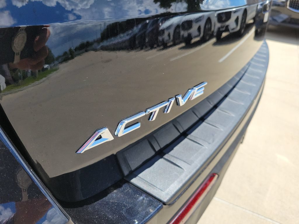 Used 2026 Ford Explorer Active AWD/4WD image 8