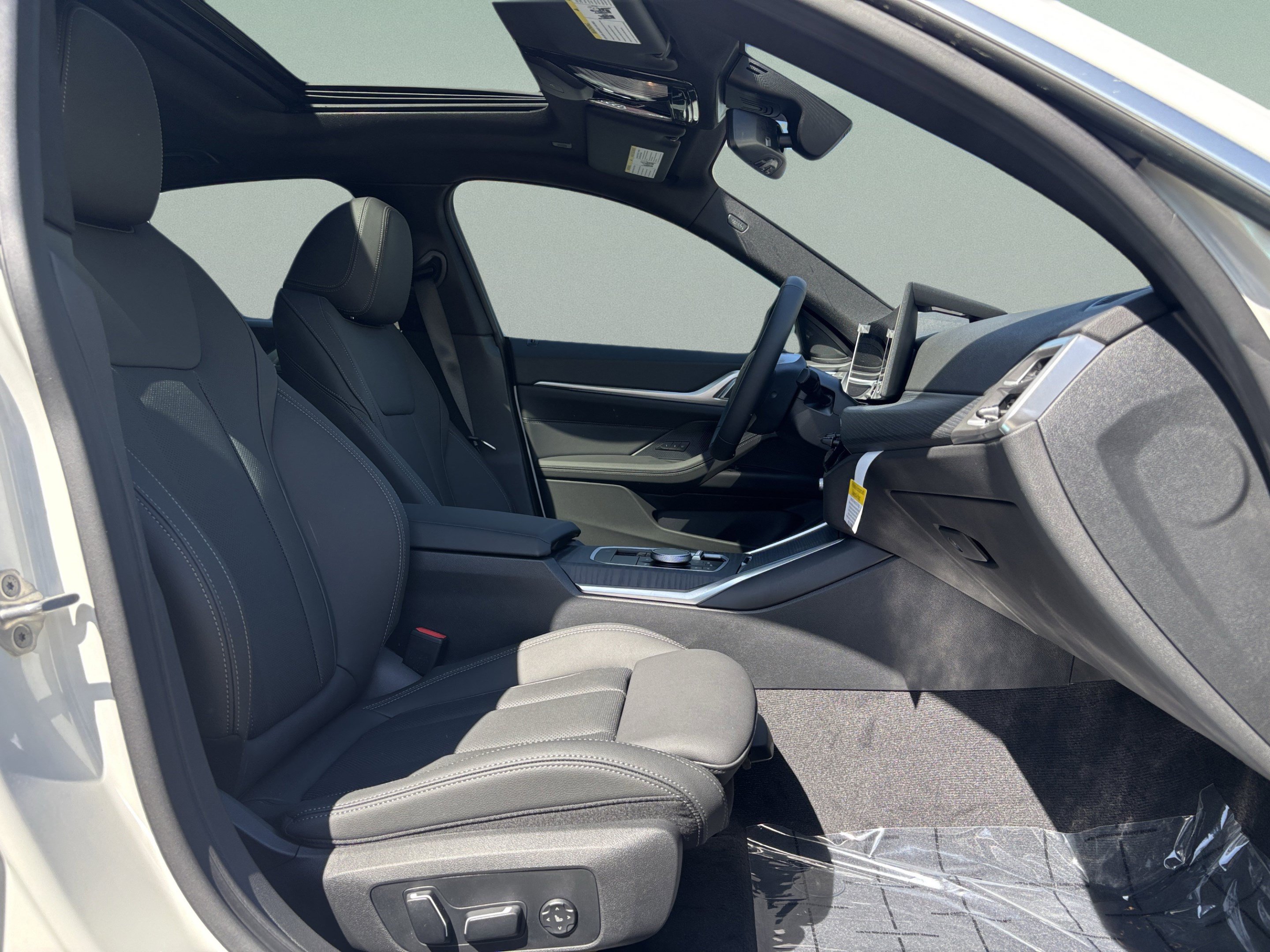 Used 2026 BMW i4 eDrive40 w/ Parking Assistance Package RWD image 20