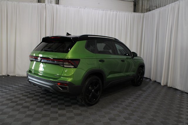 New 2025 Volkswagen Taos SE image 28