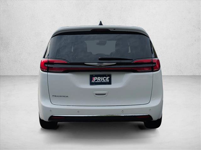 Used 2025 Chrysler Pacifica Select FWD image 6
