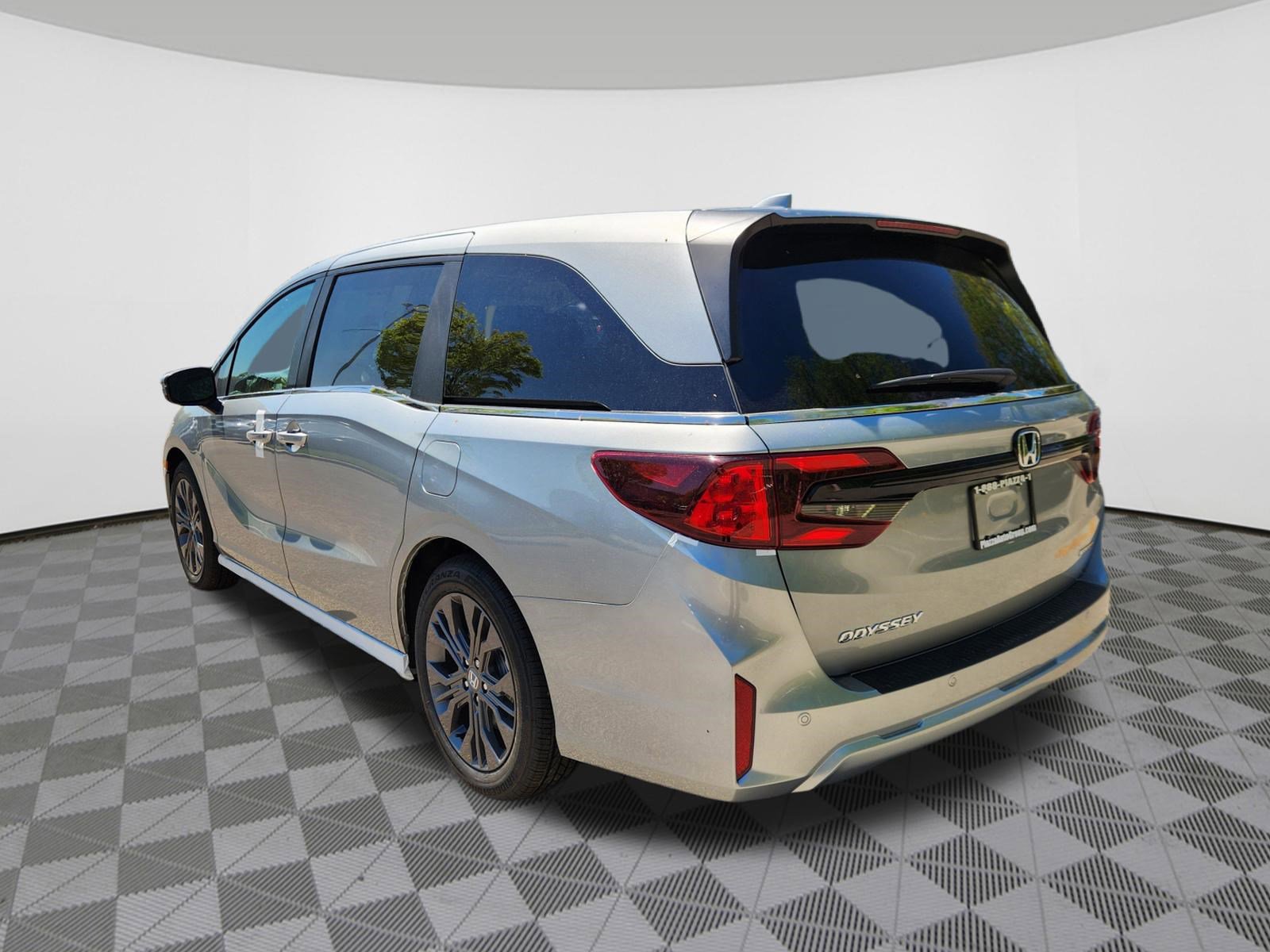 New 2026 Honda Odyssey Touring image 3