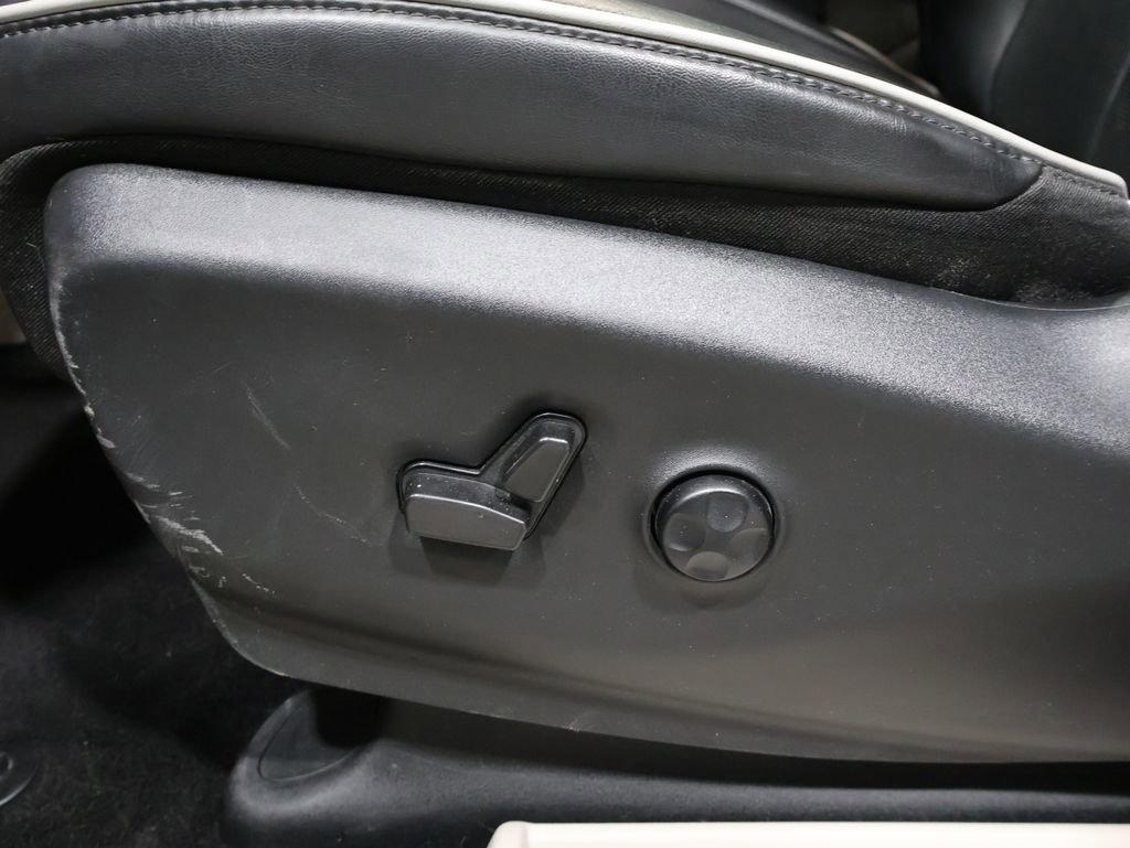 Used 2024 Chrysler Pacifica Limited image 13