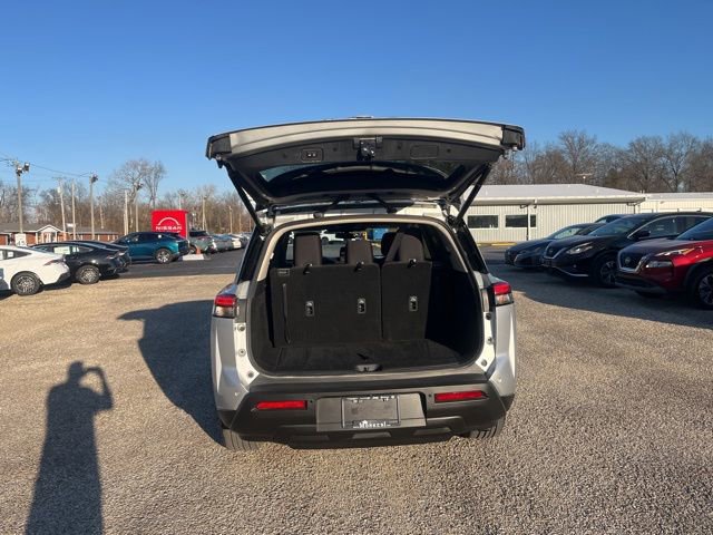 Used 2025 Nissan Pathfinder SV image 4