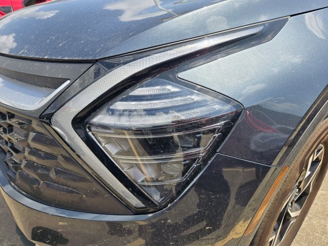 Used 2025 Kia Sportage LX image 9