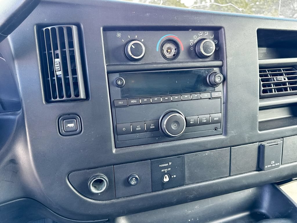 Used 2017 Chevrolet Express 3500 w/ Chrome Appearance Package RWD image 10