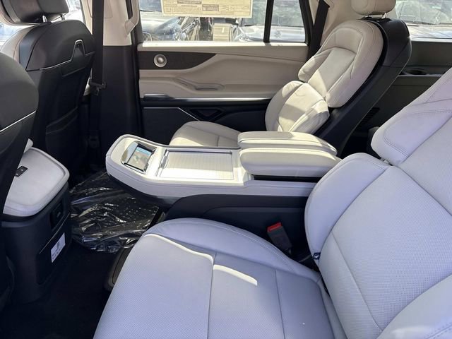New 2025 Lincoln Navigator L Reserve image 18