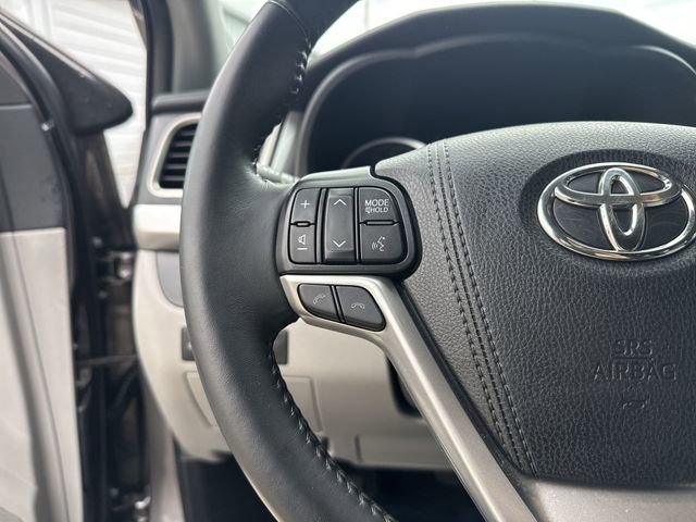 Used 2019 Toyota Highlander XLE FWD image 17
