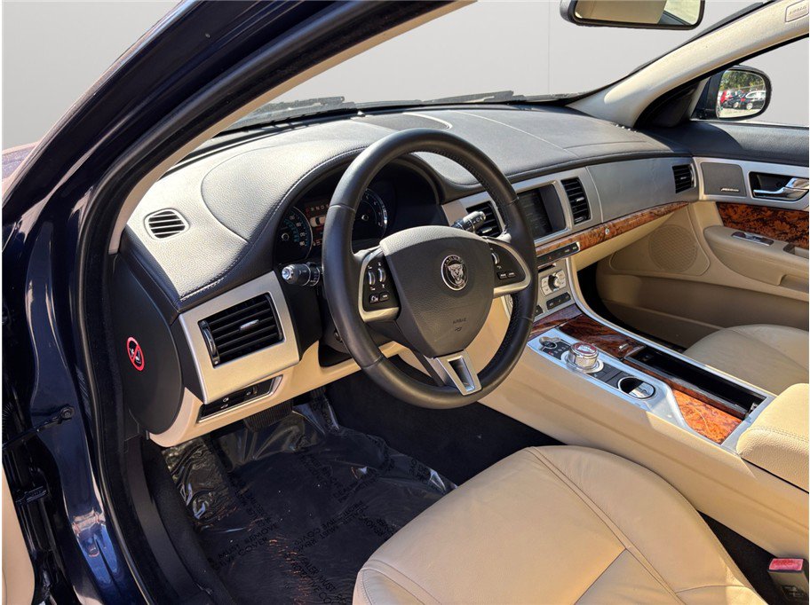 Used 2015 Jaguar XF Premium RWD image 6