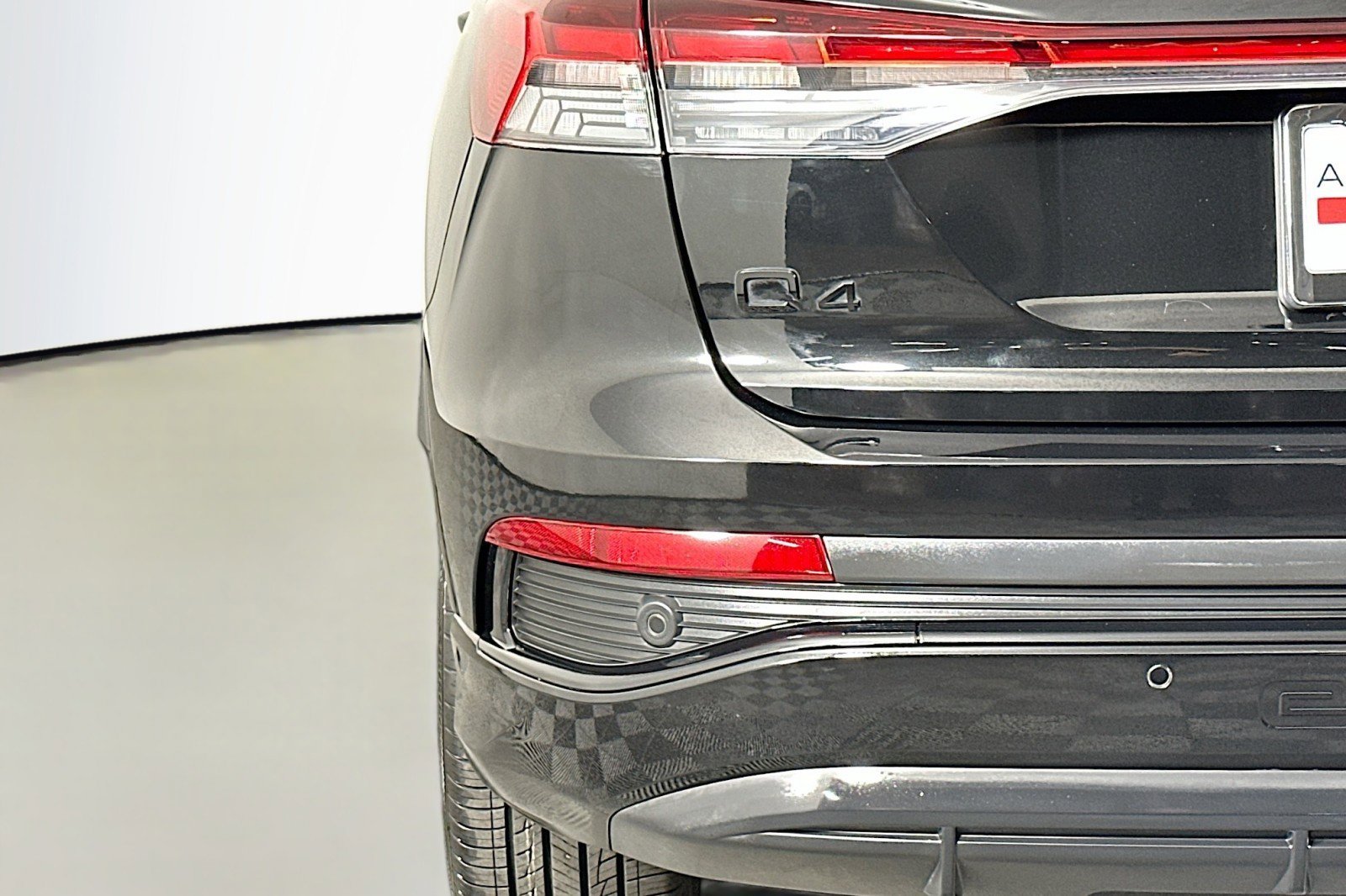 Used 2023 Audi Q4 e-tron Premium Plus w/ Premium Plus image 17
