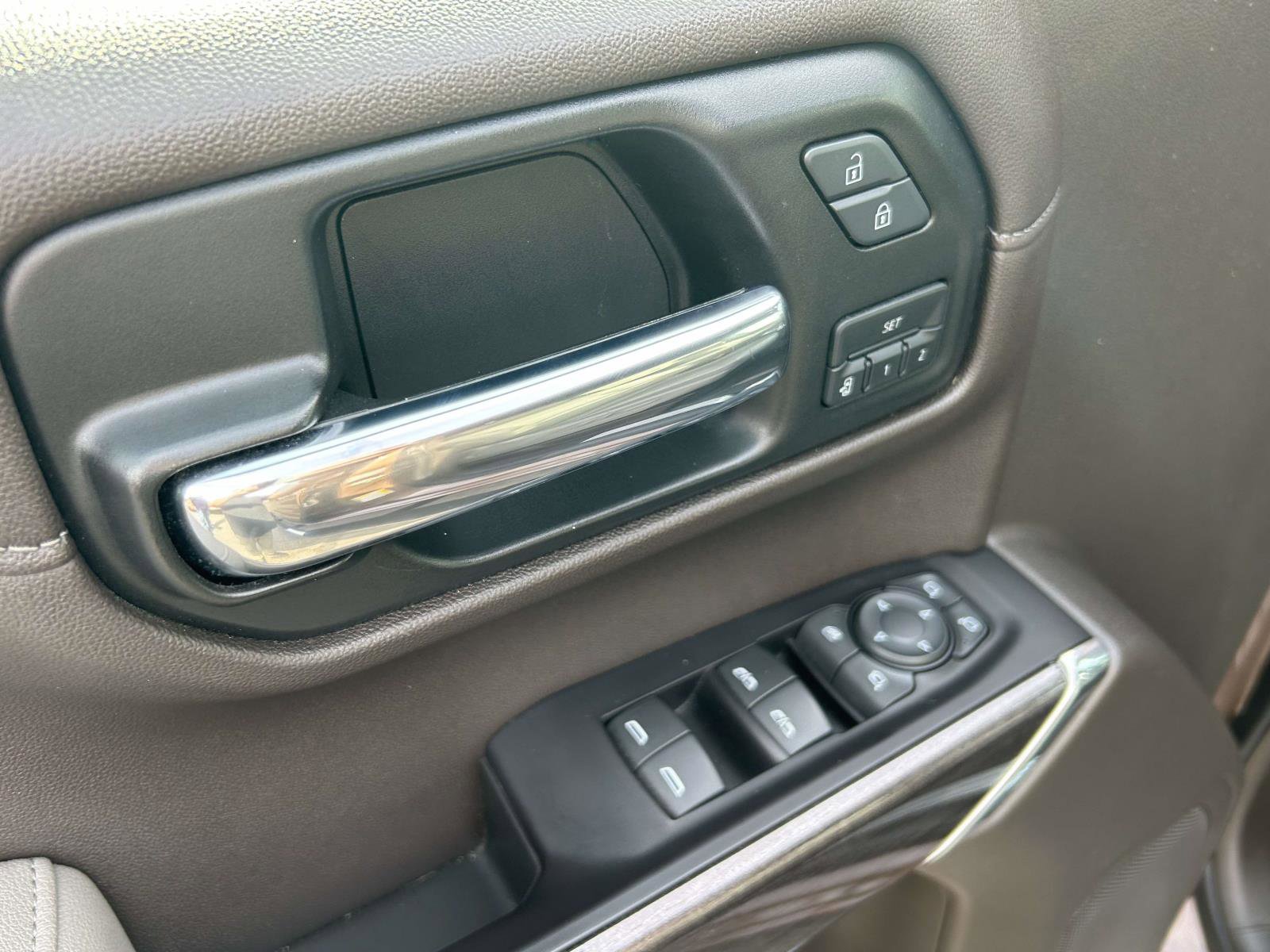 Used 2019 Chevrolet Silverado 1500 LTZ image 19