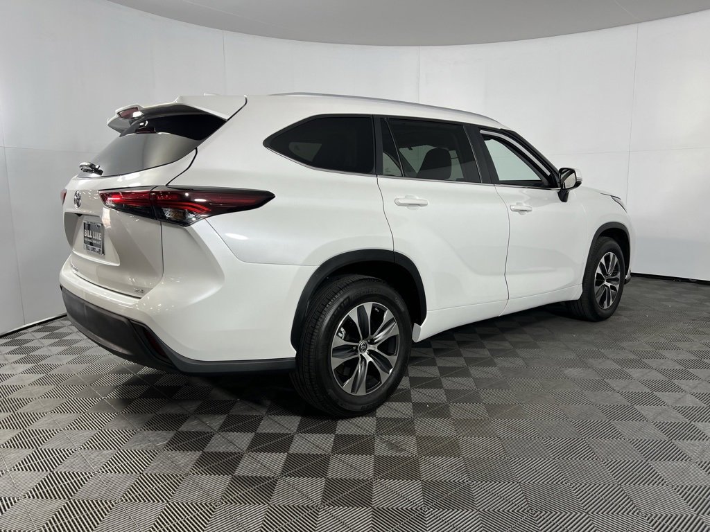 Used 2025 Toyota Highlander XLE image 7