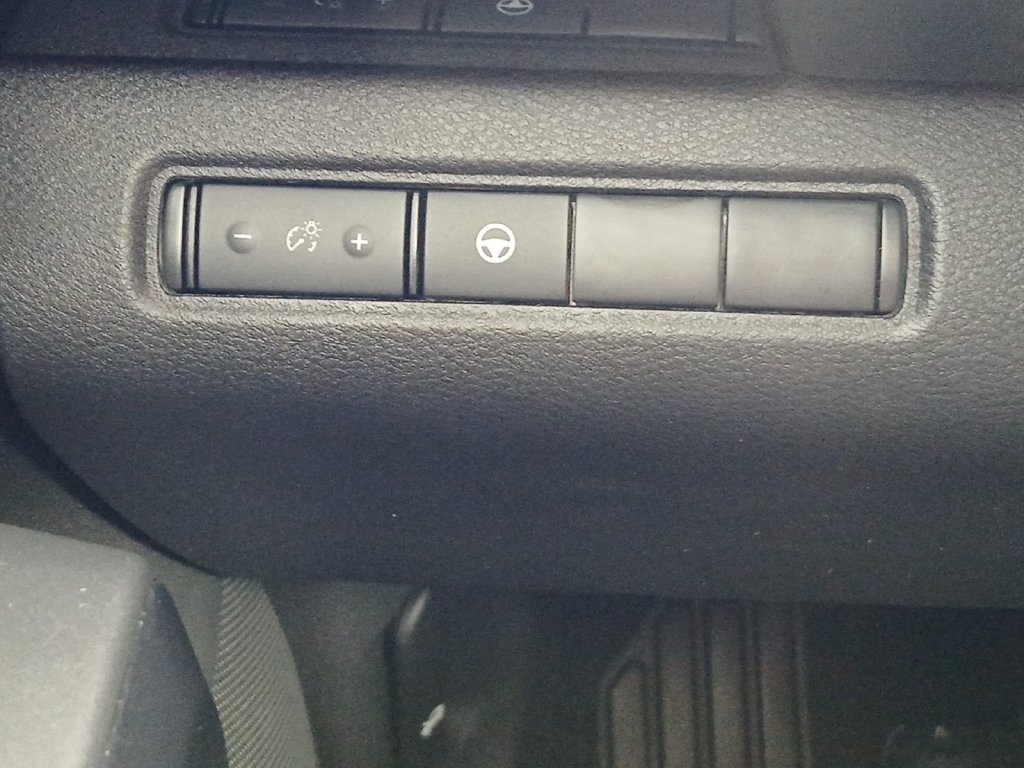 Used 2024 Nissan Pathfinder SV FWD image 12
