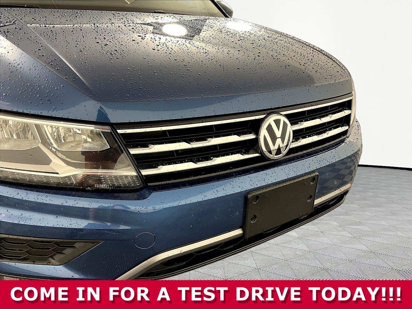 Used 2018 Volkswagen Tiguan SEL AWD/4WD image 31