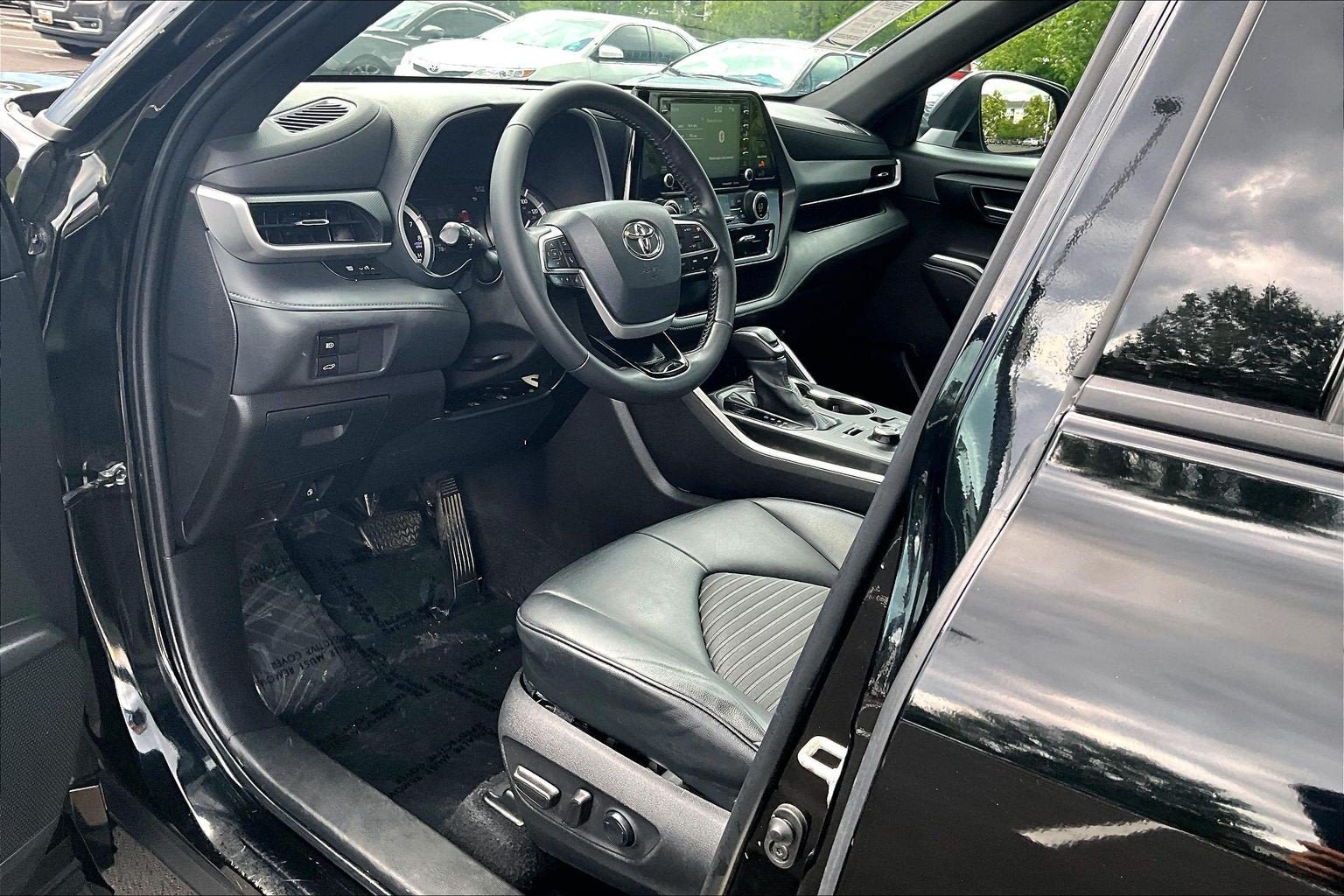 Used 2022 Toyota Highlander XSE AWD/4WD image 13