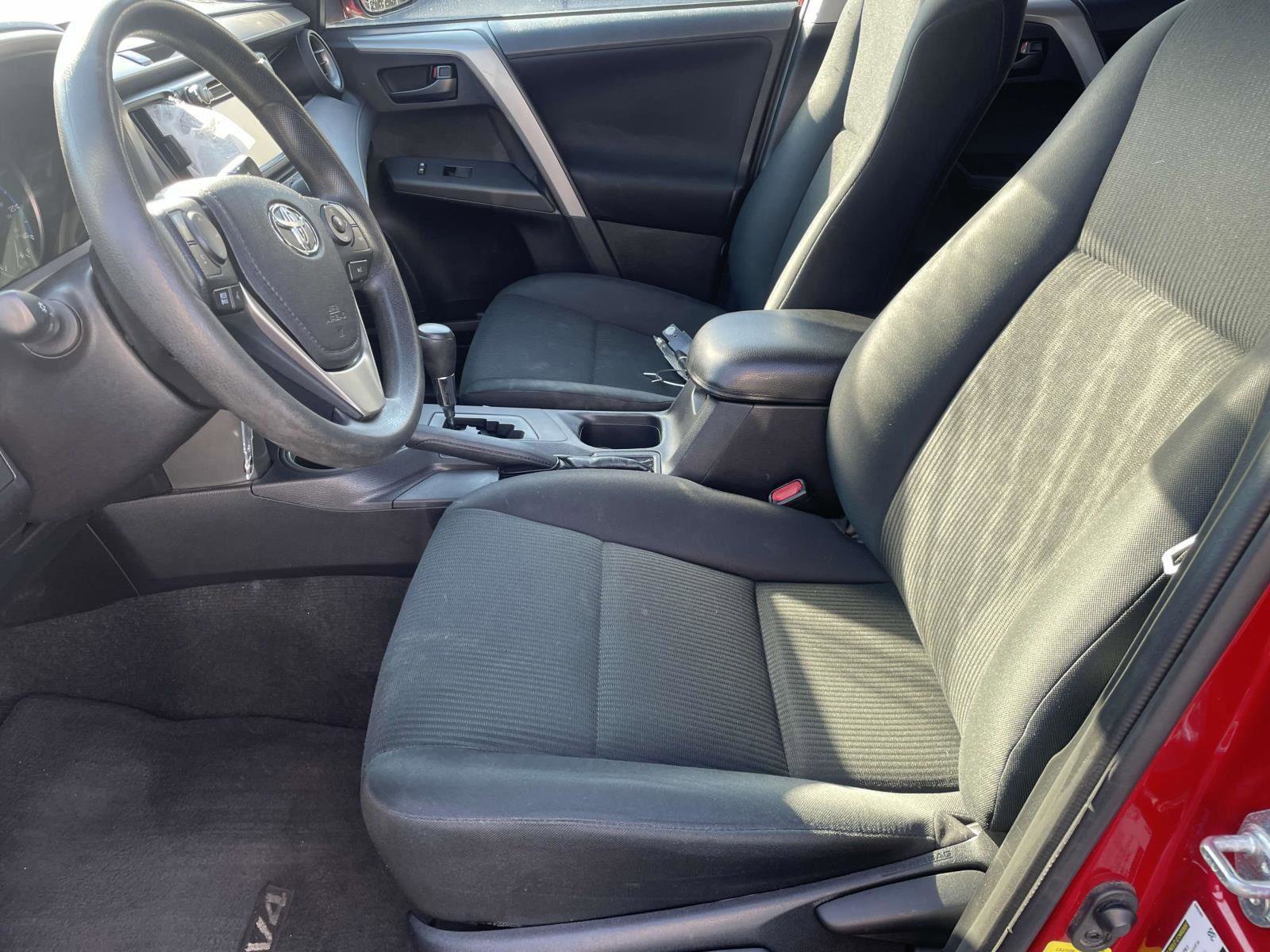 Used 2017 Toyota RAV4 LE image 9