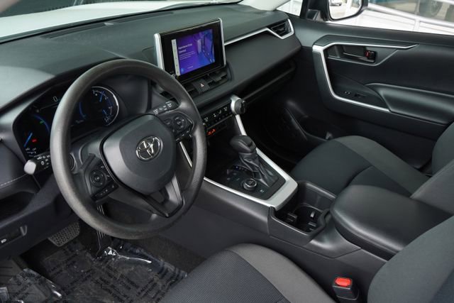 Used 2023 Toyota RAV4 LE AWD/4WD image 2
