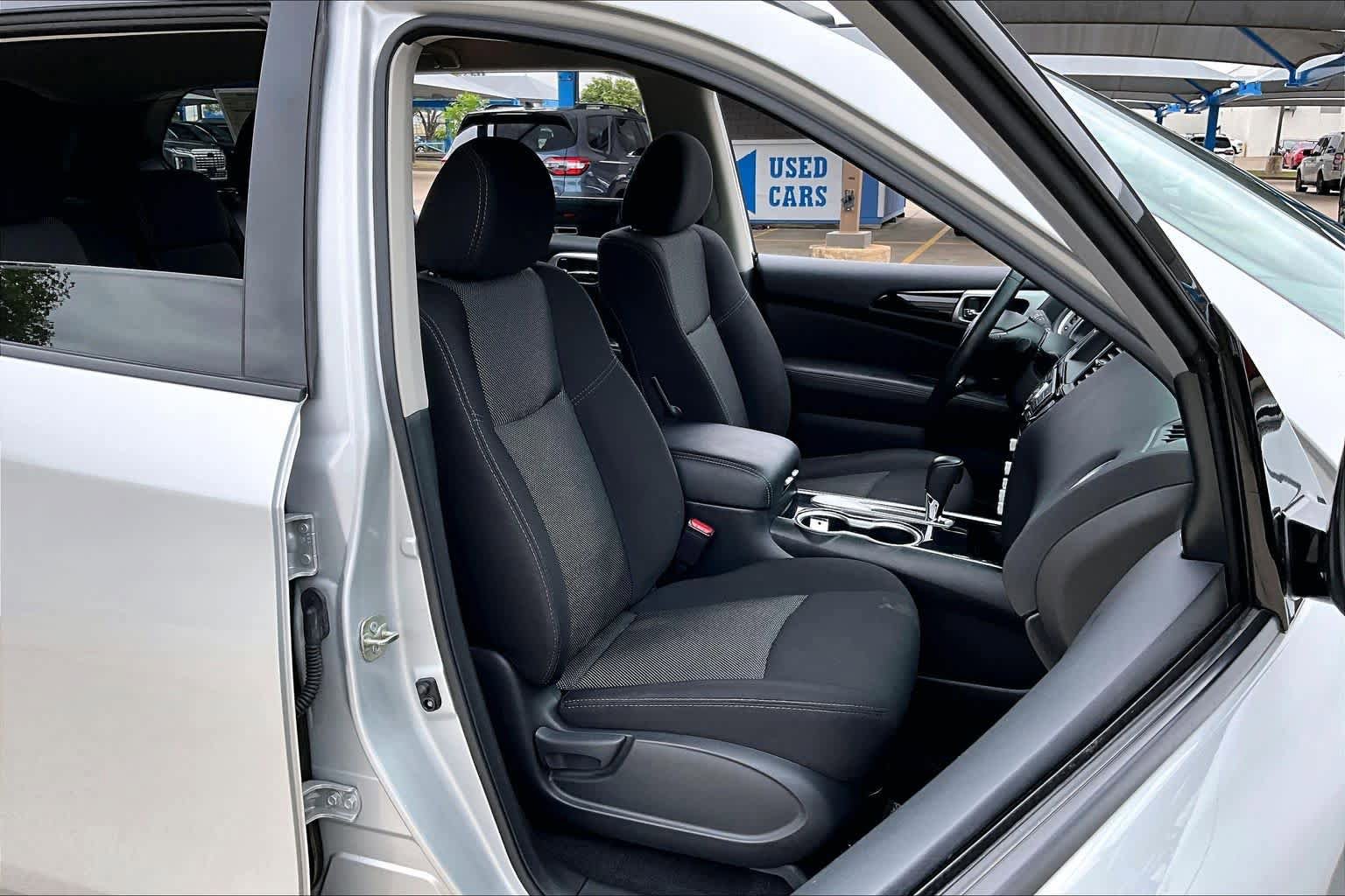 Used 2020 Nissan Pathfinder SV FWD image 9