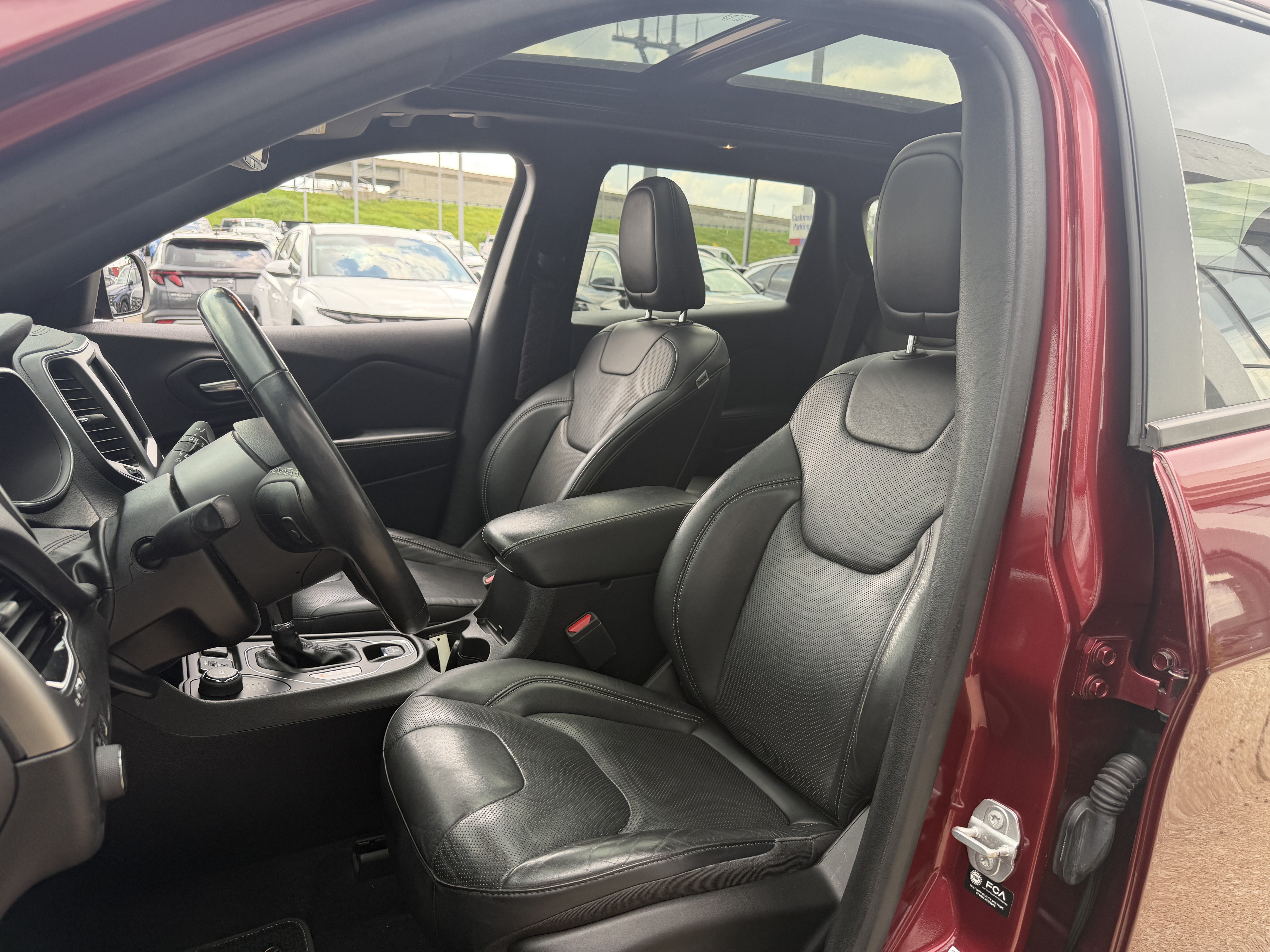 Used 2021 Jeep Cherokee Latitude Lux 80th Anniv w/ Quick Order Package 2YU 80th AWD/4WD image 38