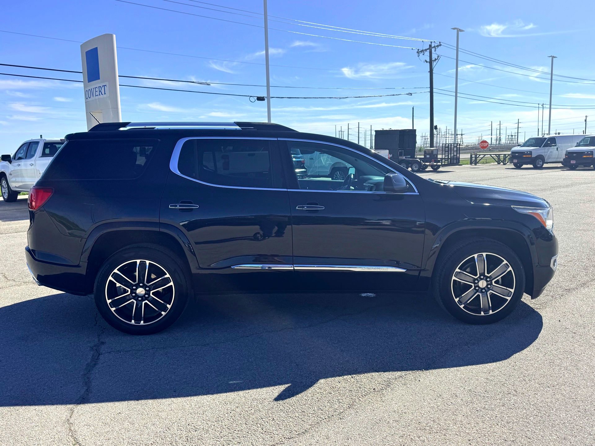 Used 2017 GMC Acadia Denali w/ Technology Package FWD image 5