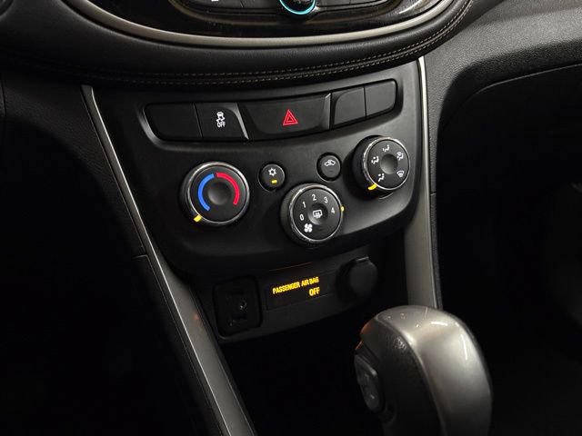 Used 2019 Chevrolet Trax LT w/ Sun & Sound Package AWD/4WD image 40