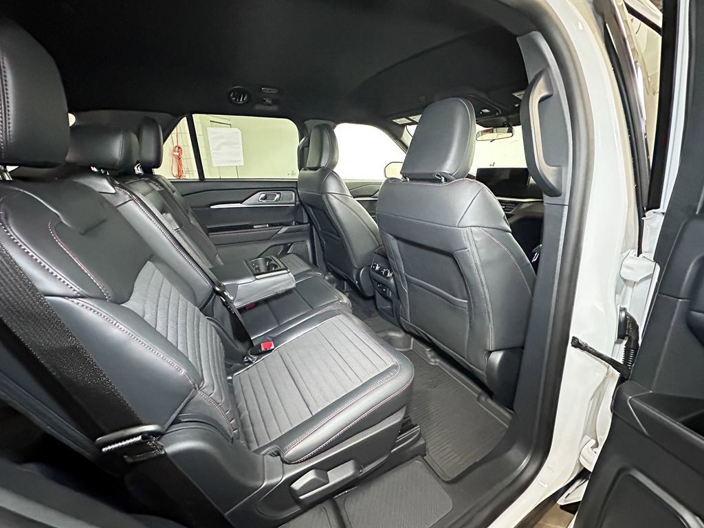 New 2025 Ford Explorer ST-Line w/ ST-Line Street Pack image 4