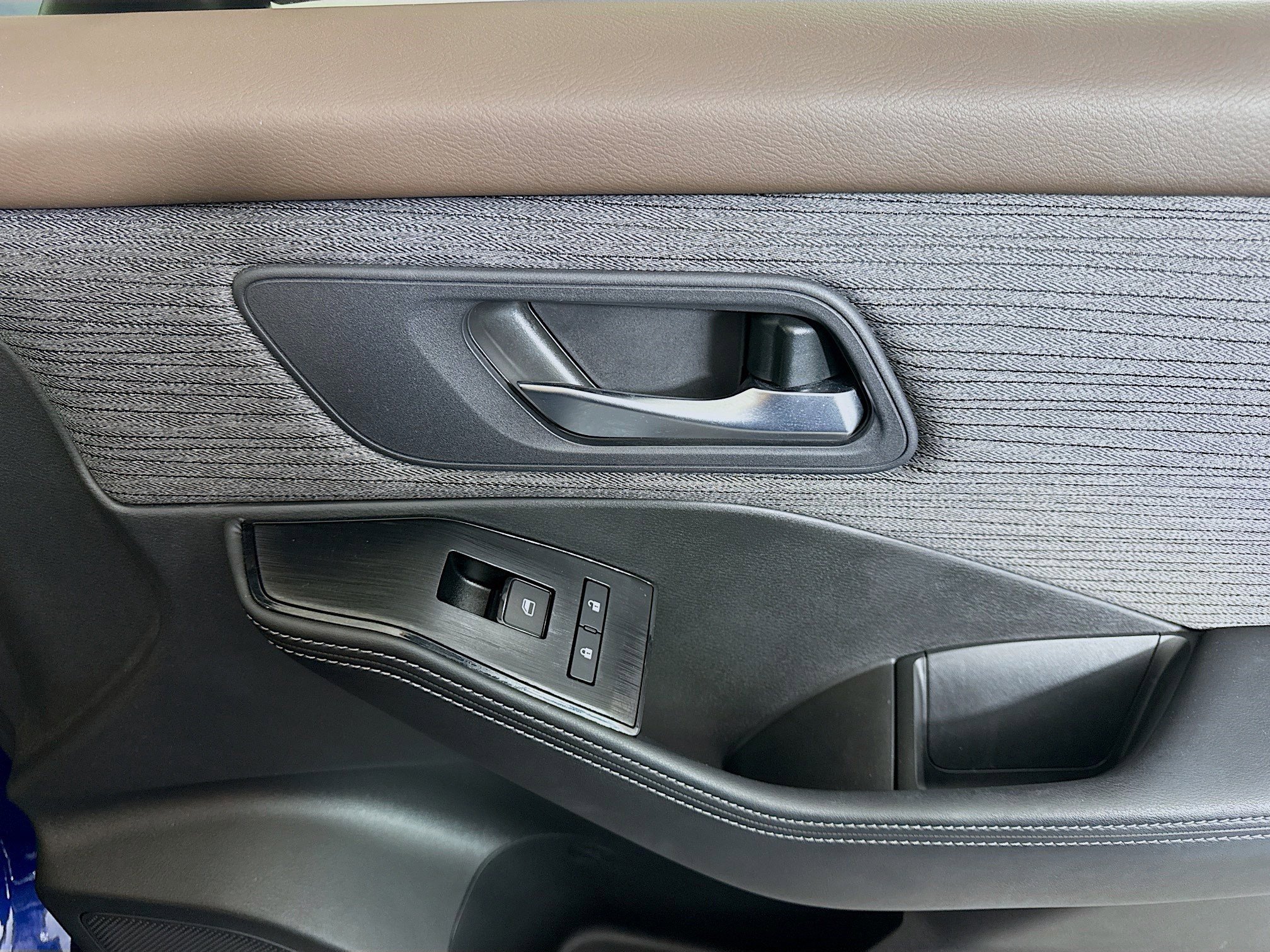 Used 2023 Nissan Rogue SV image 31