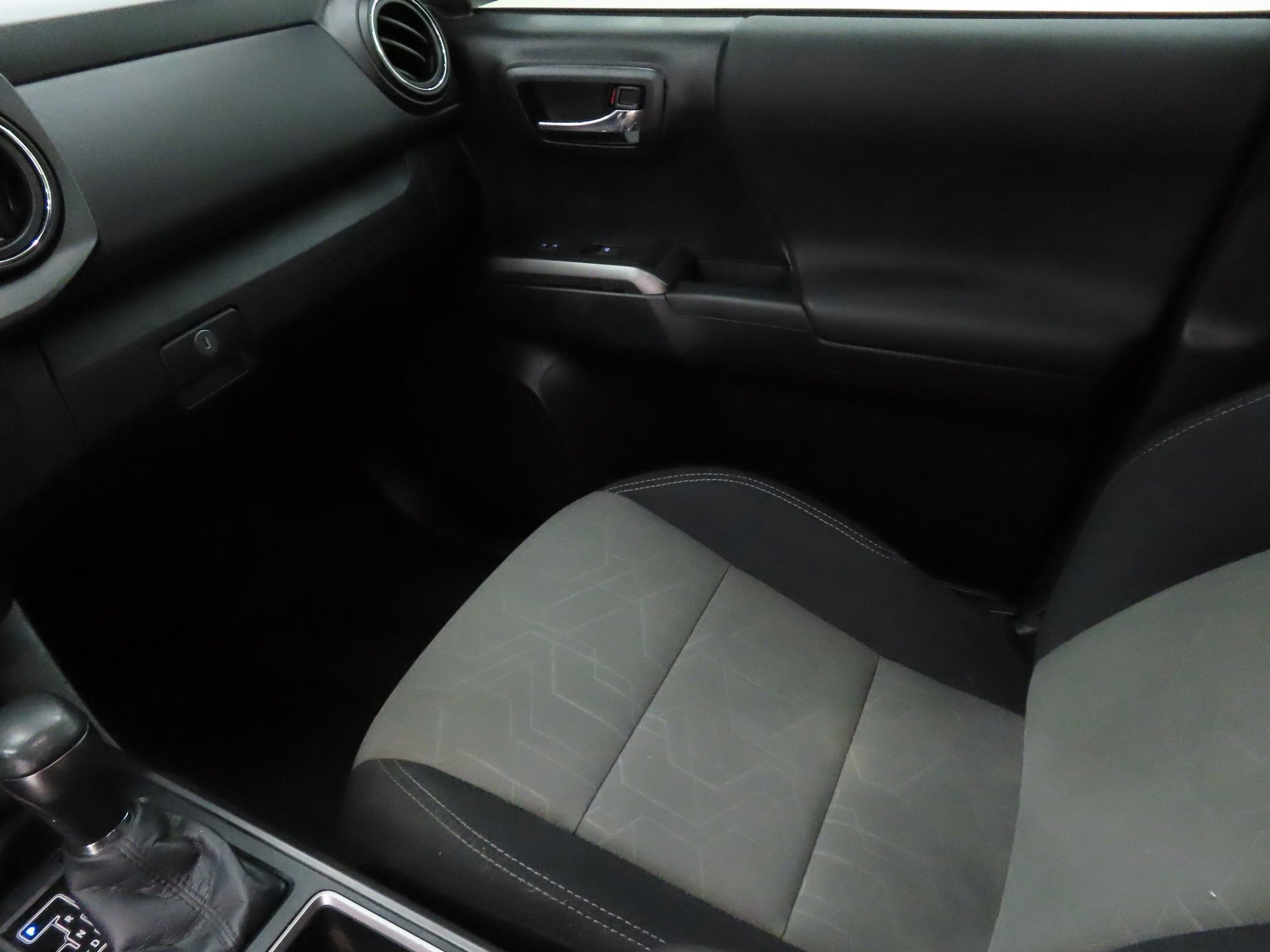 Used 2021 Toyota Tacoma TRD Sport image 18