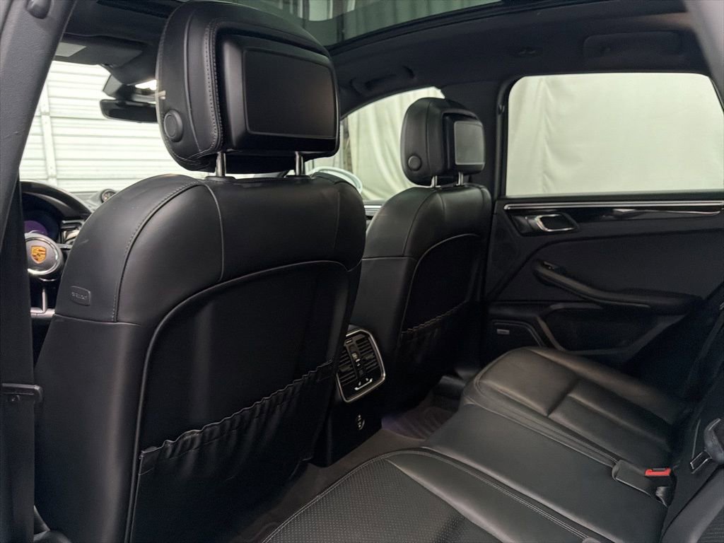 Used 2022 Porsche Macan image 18