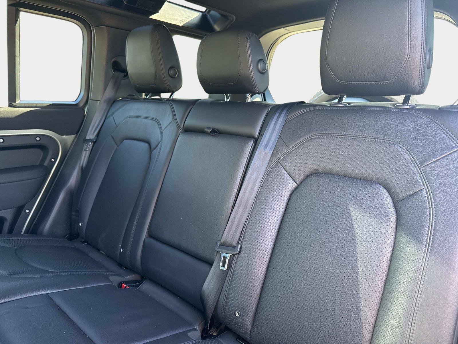 Used 2023 Land Rover Defender 110 S image 14