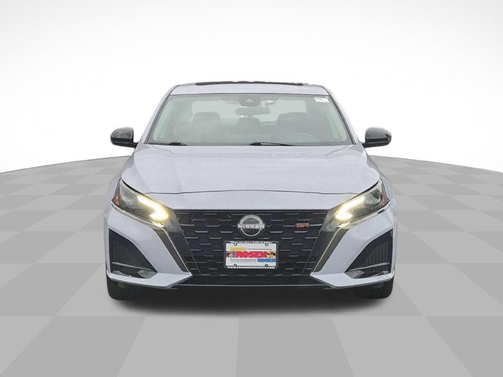 Used 2024 Nissan Altima 2.5 SR w/ SR Premium Package AWD/4WD image 8