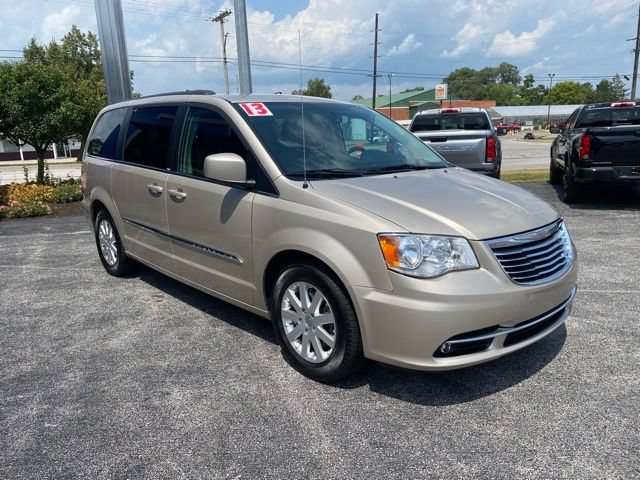 Used 2013 Chrysler Town & Country Touring FWD image 7