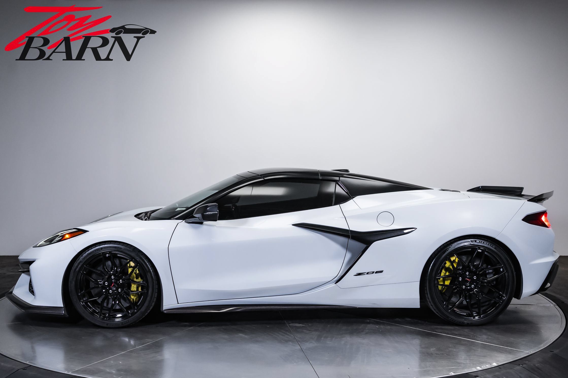 Used 2024 Chevrolet Corvette Z06 w/ Stealth Interior Trim Package RWD image 10