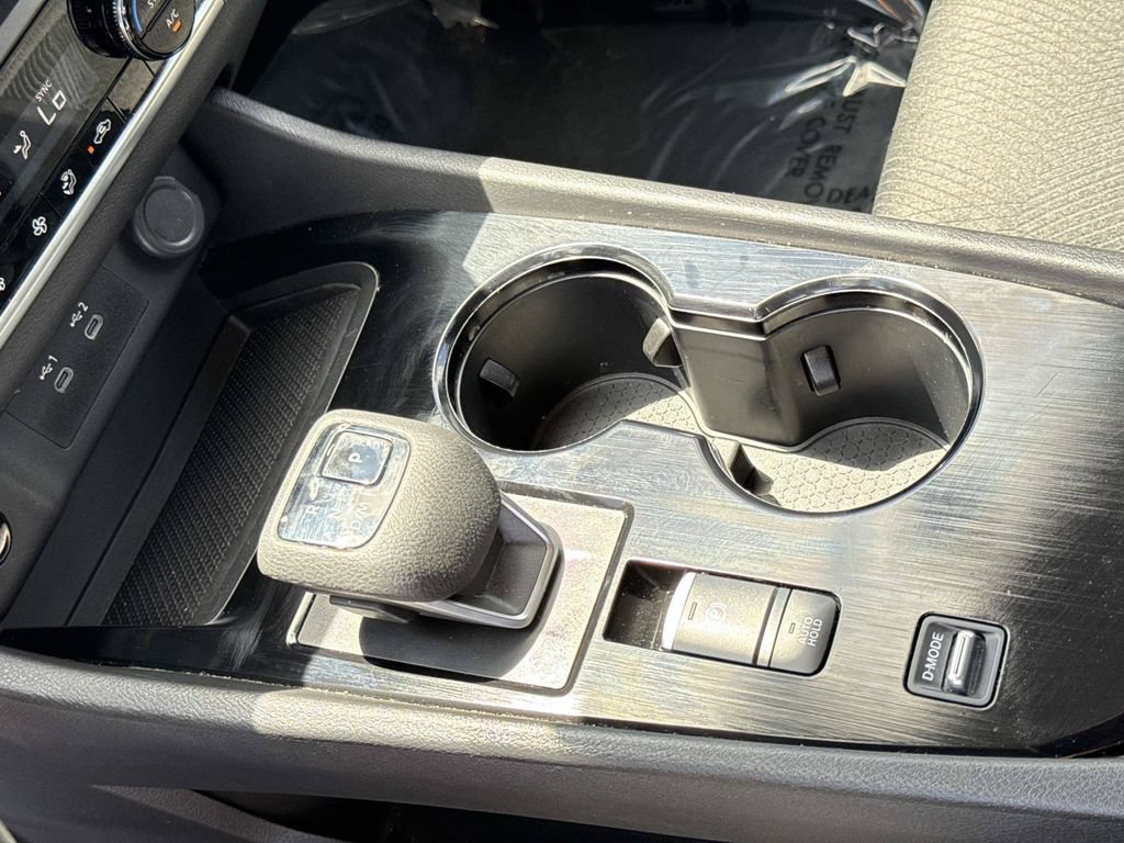 Certified 2024 Nissan Rogue SV FWD image 28