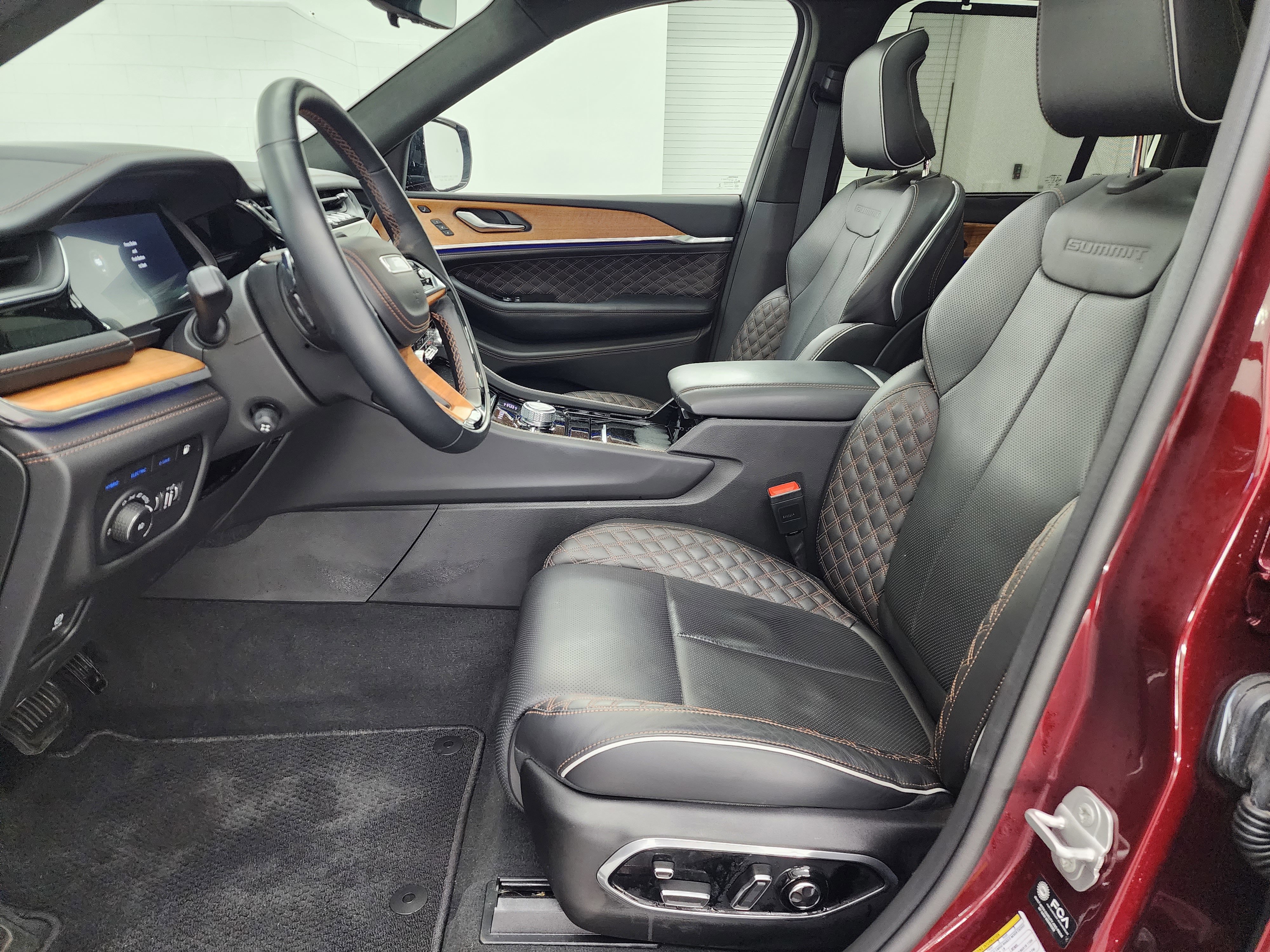 Used 2022 Jeep Grand Cherokee Summit image 8