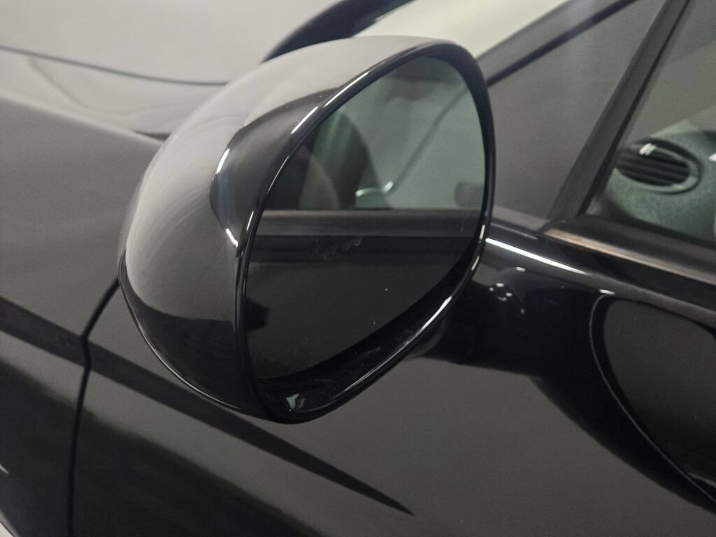 Used 2006 Chrysler Crossfire Limited RWD image 22