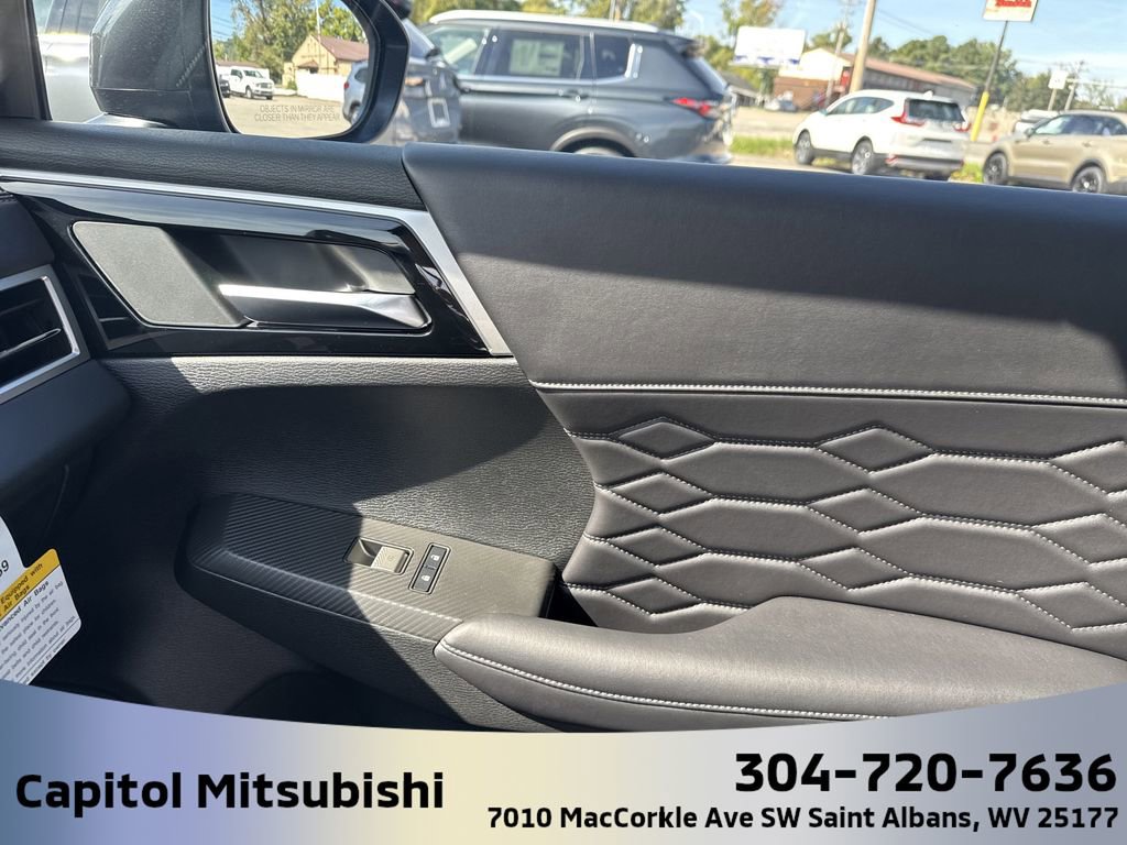 New 2025 Mitsubishi Outlander SEL image 27