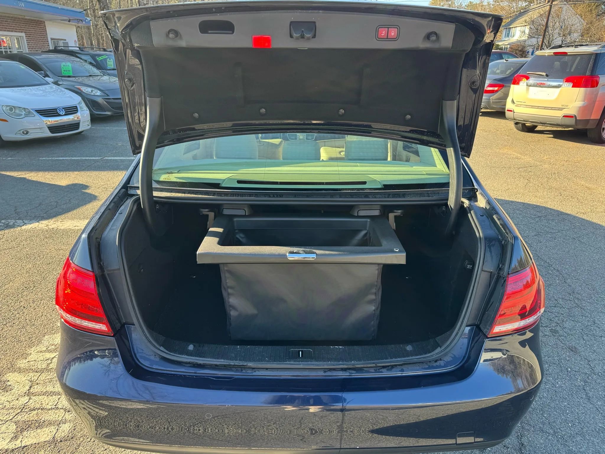 Used 2016 Mercedes-Benz E 350 4MATIC Sedan image 11