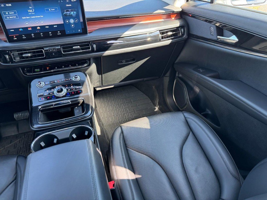 Used 2022 Lincoln Nautilus Reserve image 16