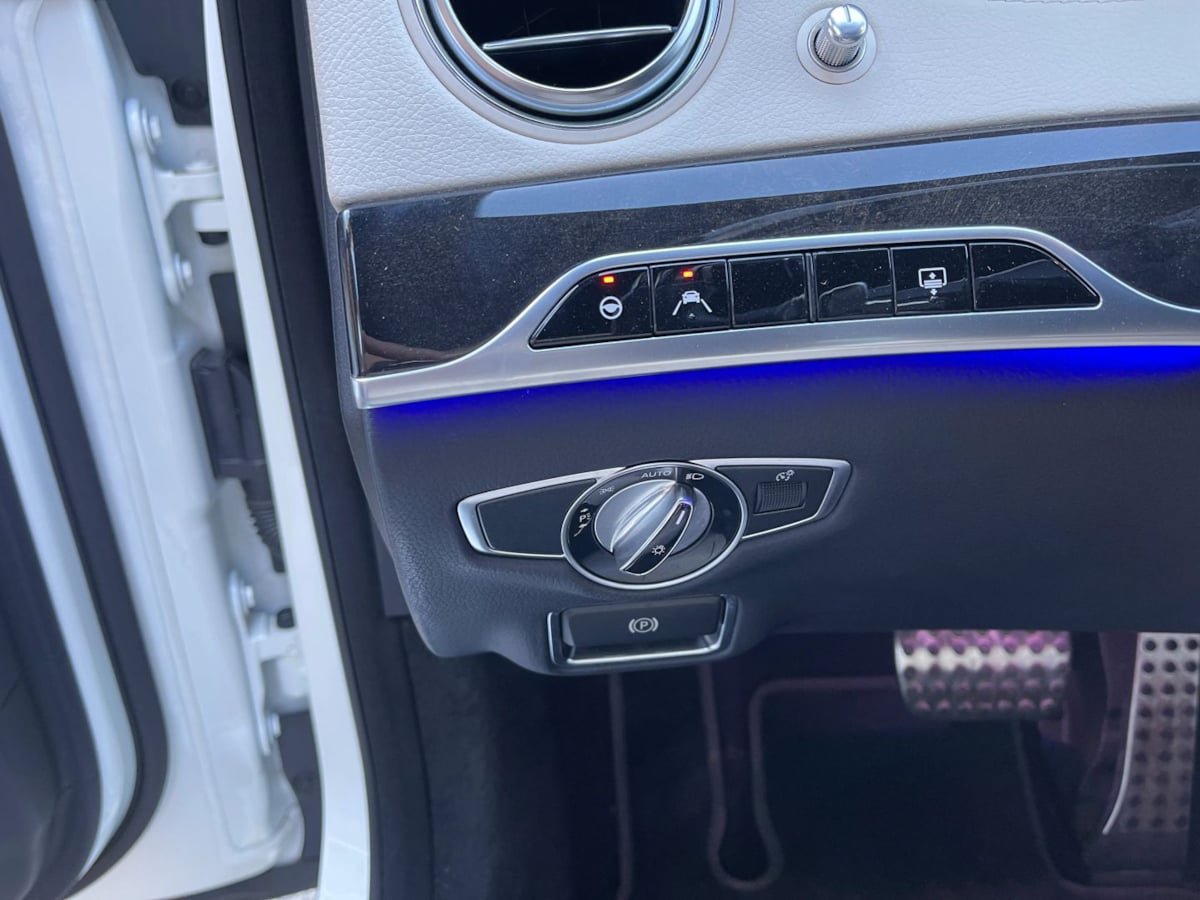 Used 2019 Mercedes-Benz S 560 Sedan image 27