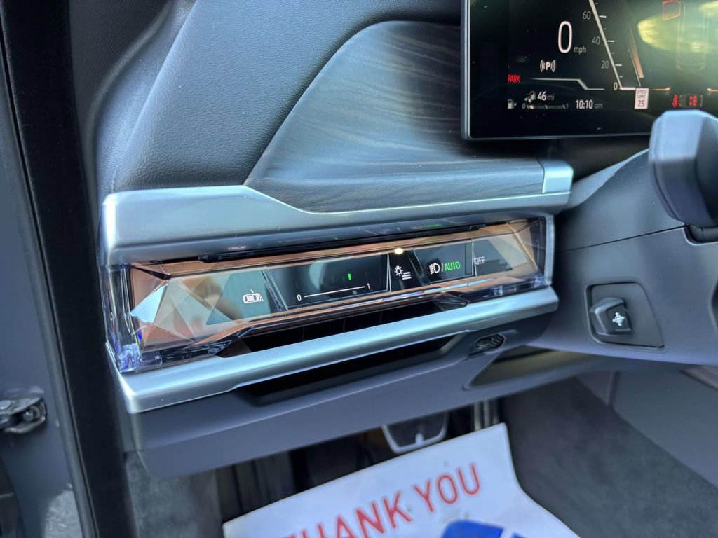 New 2026 BMW 750e xDrive w/ Executive Package image 15