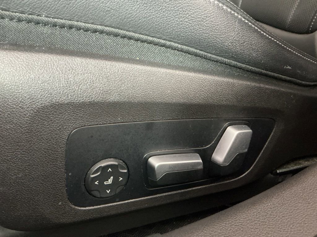 Certified 2023 BMW 330i Sedan image 22