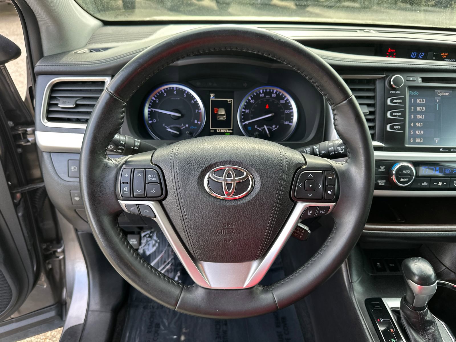 Used 2019 Toyota Highlander XLE image 24