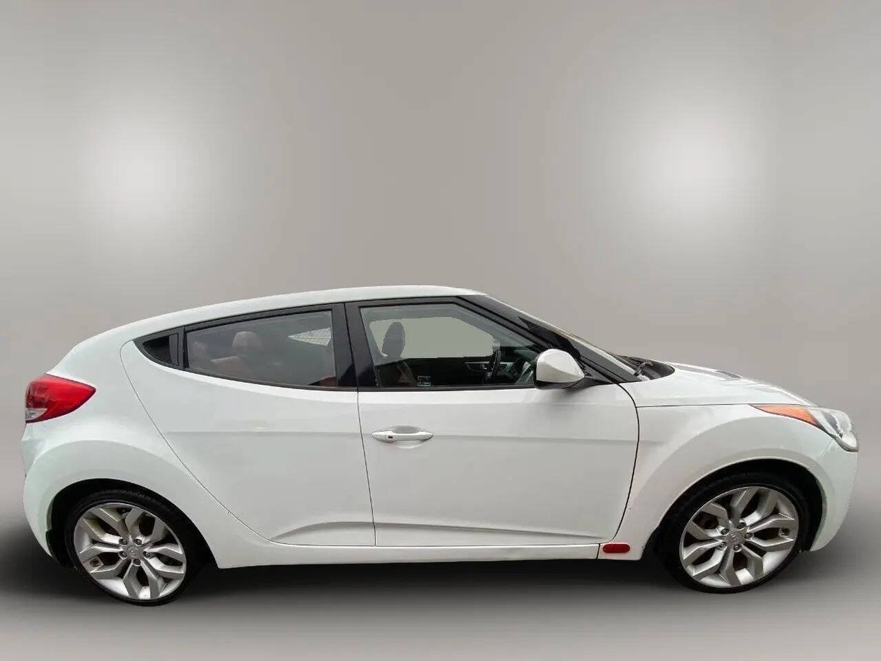 Used 2012 Hyundai Veloster w/ Style Pkg FWD image 7